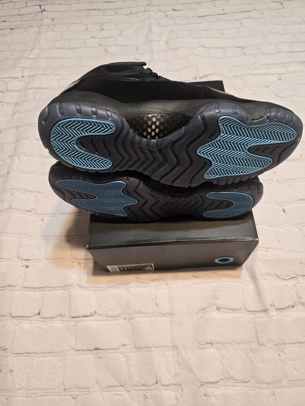 Jordan glossy low